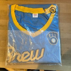 Brewers give away Giannis Antetokounmpo jersey